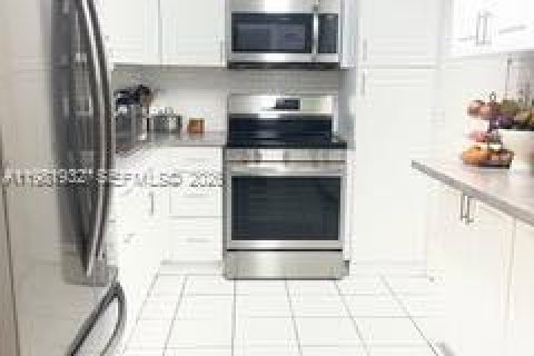 Condo in Miami Beach, Florida, 1 bedroom  № 2043155 - photo 9