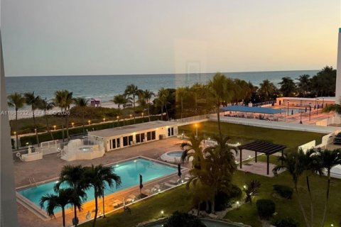 Condo in Miami Beach, Florida, 1 bedroom  № 2043155 - photo 10