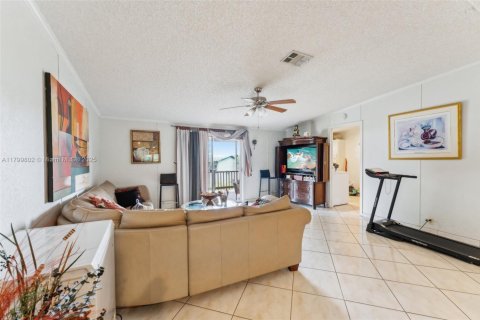 House in Clewiston, Florida 4 bedrooms № 1685758 - photo 6