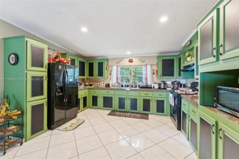 House in Clewiston, Florida 4 bedrooms № 1685758 - photo 11