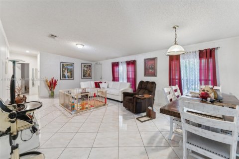 House in Clewiston, Florida 4 bedrooms № 1685758 - photo 9