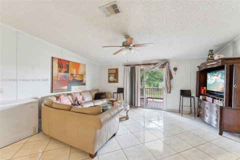 House in Clewiston, Florida 4 bedrooms № 1685758 - photo 5