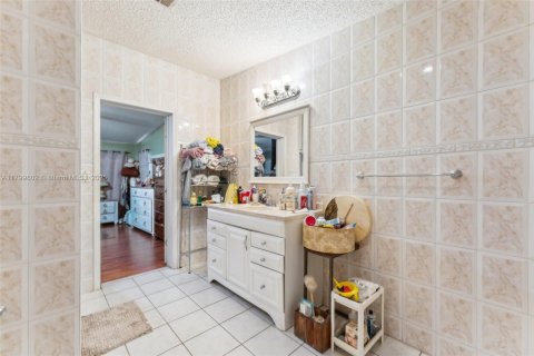 House in Clewiston, Florida 4 bedrooms № 1685758 - photo 18