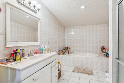 House in Clewiston, Florida 4 bedrooms № 1685758 - photo 17