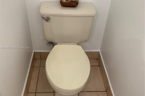 Снять в аренду таунхаус в Дорал, Флорида 3 спальни, 159.05м2, № 2035085 - фото 4