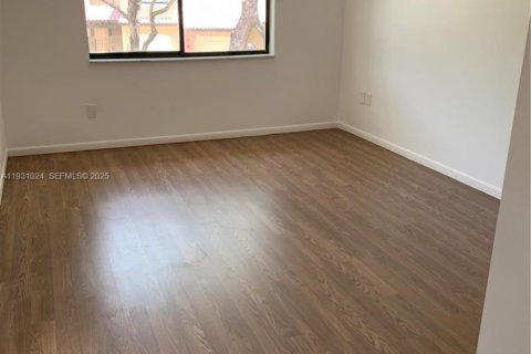 Снять в аренду таунхаус в Дорал, Флорида 3 спальни, 159.05м2, № 2035085 - фото 21