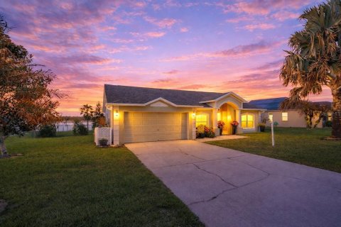 Villa ou maison à Lake Wales, Floride 3 chambres, 148.36 m2 № 2401150