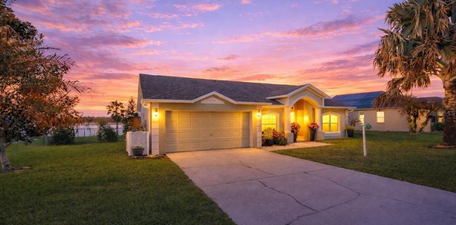Villa ou maison à Lake Wales, Floride 3 chambres, 148.36 m2 № 2401150