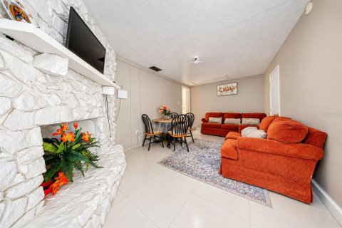 Villa ou maison à vendre à Orlando, Floride: 4 chambres, 256.5 m2 № 2420387 - photo 9