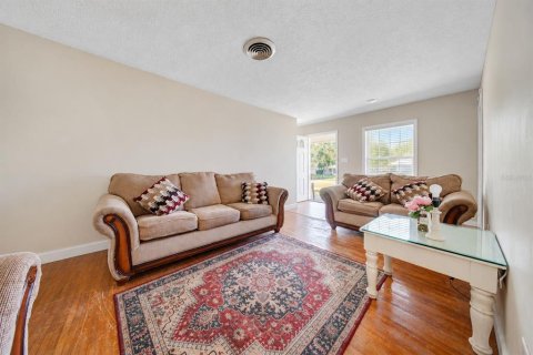 Villa ou maison à vendre à Orlando, Floride: 4 chambres, 256.5 m2 № 2420387 - photo 11