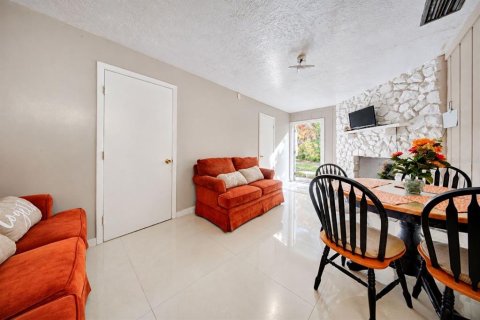 Villa ou maison à vendre à Orlando, Floride: 4 chambres, 256.5 m2 № 2420387 - photo 10