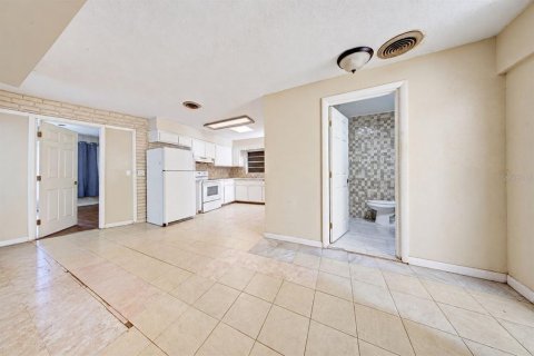 Villa ou maison à vendre à Orlando, Floride: 4 chambres, 256.5 m2 № 2420387 - photo 8