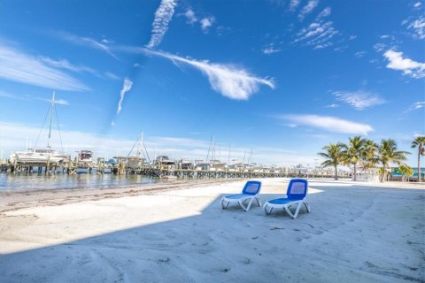Condominio en venta en Saint Petersburg, Florida, 2 dormitorios, 82.68 m2 № 2406756 - foto 30