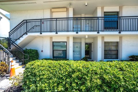 Condominio en venta en Saint Petersburg, Florida, 2 dormitorios, 82.68 m2 № 2406756 - foto 2