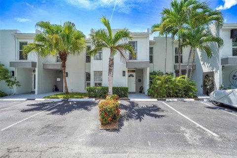 Townhouse in Wilton Manors, Florida 2 bedrooms, 111.48 sq.m. № 2260350 - photo 24