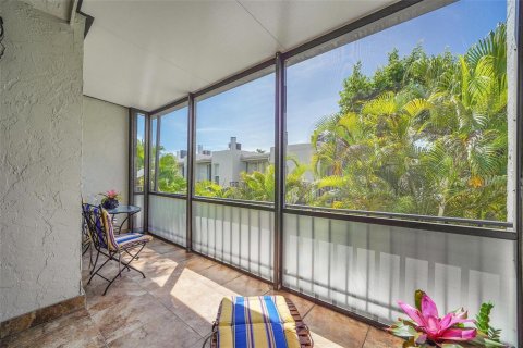 Townhouse in Wilton Manors, Florida 2 bedrooms, 111.48 sq.m. № 2260350 - photo 15