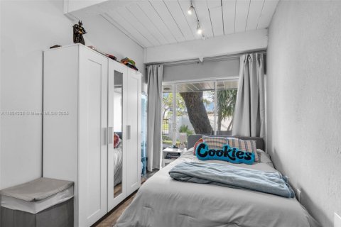 Condo in Miami, Florida, 4 bedrooms  № 1946992 - photo 12