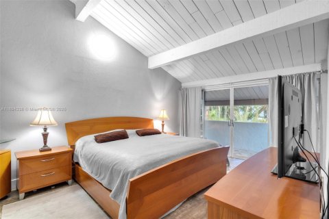 Condo in Miami, Florida, 4 bedrooms  № 1946992 - photo 16