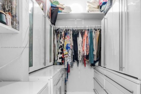 Condo in Miami, Florida, 4 bedrooms  № 1946992 - photo 28