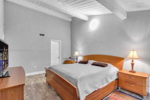 Condo in Miami, Florida, 4 bedrooms  № 1946992 - photo 17