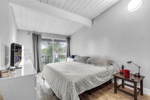 Condo in Miami, Florida, 4 bedrooms  № 1946992 - photo 23