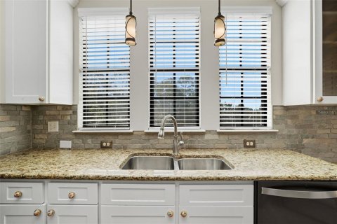 Condo in Celebration, Florida, 2 bedrooms  № 1905041 - photo 21