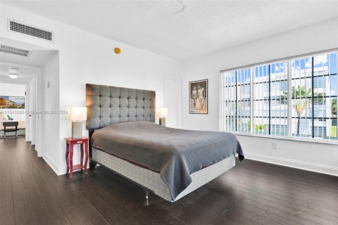 Copropriété à vendre à Bay Harbor Islands, Floride: 2 chambres, 101.36 m2 № 1985243 - photo 16