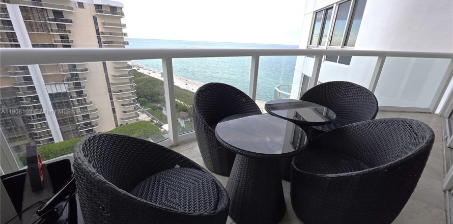 Кондоминиум с 1 спальней в Майами-Бич, Флорида № 1967770