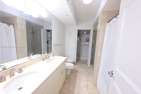 Снять в аренду кондоминиум в Майами-Бич, Флорида 1 спальня, 75.07м2, № 1967770 - фото 15