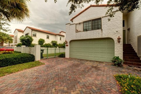 Townhouse in Dania Beach, Florida 3 bedrooms, 237.64 sq.m. № 1781674 - photo 1