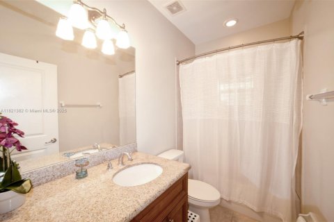 Townhouse in Dania Beach, Florida 3 bedrooms, 237.64 sq.m. № 1781674 - photo 13