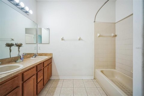 Townhouse in Wesley Chapel, Florida 2 bedrooms, 154.22 sq.m. № 2143687 - photo 11