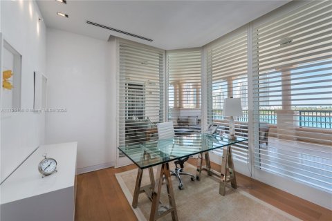 Condo in Fisher Island, Florida, 5 bedrooms № 1959073 - photo 18
