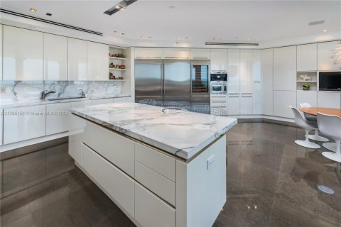 Condo in Fisher Island, Florida, 5 bedrooms № 1959073 - photo 12