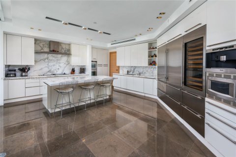 Condo in Fisher Island, Florida, 5 bedrooms № 1959073 - photo 9