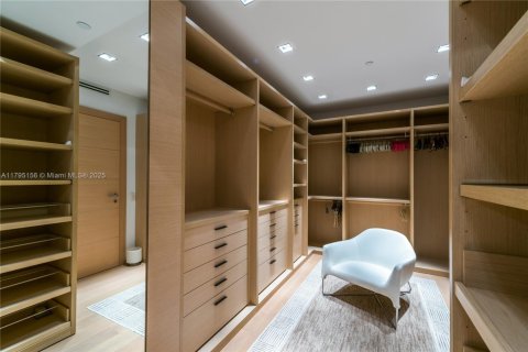 Condo in Fisher Island, Florida, 5 bedrooms № 1959073 - photo 17