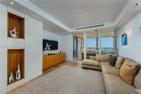 Condo in Fisher Island, Florida, 5 bedrooms № 1959073 - photo 22