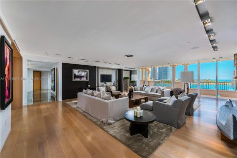 Condo in Fisher Island, Florida, 5 bedrooms № 1959073 - photo 4