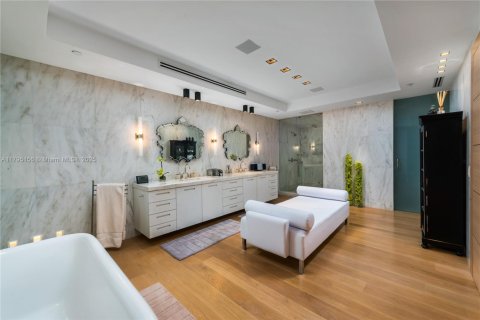 Condo in Fisher Island, Florida, 5 bedrooms № 1959073 - photo 19