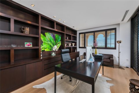 Condo in Fisher Island, Florida, 5 bedrooms № 1959073 - photo 7