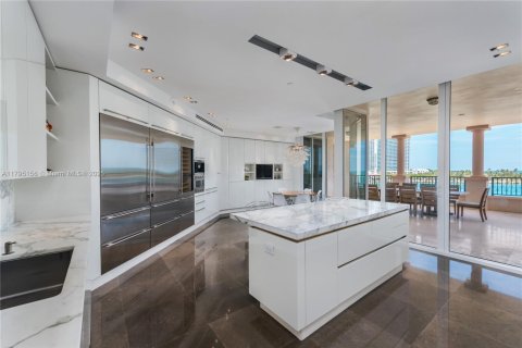 Condo in Fisher Island, Florida, 5 bedrooms № 1959073 - photo 11
