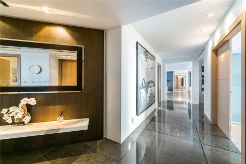 Condo in Fisher Island, Florida, 5 bedrooms № 1959073 - photo 24