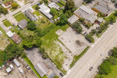 Propiedad comercial en venta en Fort Lauderdale, Florida № 2002317 - foto 17
