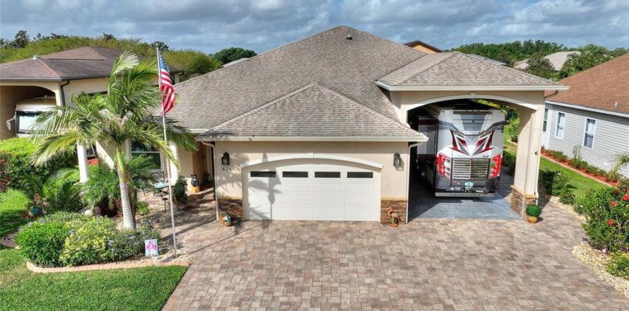 Villa ou maison à Polk City, Floride 2 chambres, 210.61 m2 № 2341780