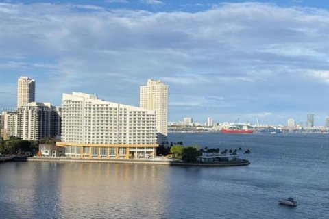 Condo in Miami, Florida, 2 bedrooms № 2191358 - photo 11