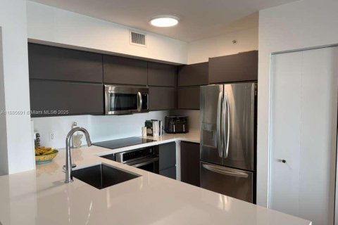 Condo in Miami, Florida, 2 bedrooms № 2191358 - photo 6