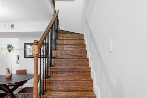 House in Sunrise, Florida 3 bedrooms, 140.1 sq.m. № 1923895 - photo 17