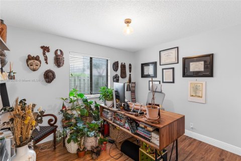 House in Sunrise, Florida 3 bedrooms, 140.1 sq.m. № 1923895 - photo 11