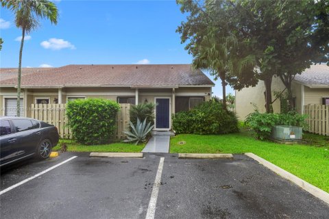 House in Sunrise, Florida 3 bedrooms, 140.1 sq.m. № 1923895 - photo 28