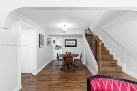 House in Sunrise, Florida 3 bedrooms, 140.1 sq.m. № 1923895 - photo 4